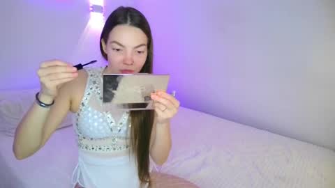 Snapshot of miafiora chatting on 8, 5, 2026 Mia online show from 8, 5, 2026
