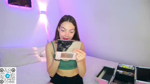 Snapshot of miafiora chatting on 19, 5, 2026 Mia online show from 19, 5, 2026
