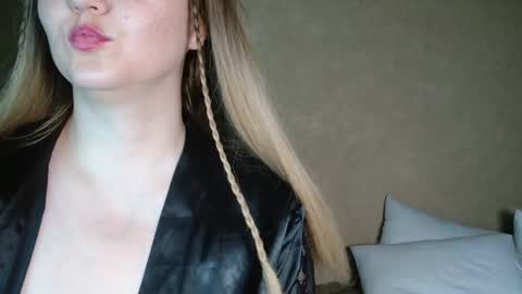 Snapshot of miafoxisja chatting on 19, 9, 2025 MiaFoxisJa online show from 19, 9, 2025