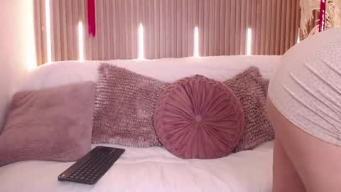 Mia  online show from 27, 5, 2026
