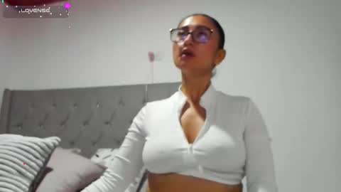 Snapshot of miagonzal chatting on 24, 10, 2025 Mia online show from 24, 10, 2025