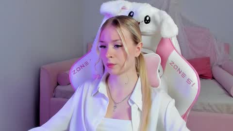 Snapshot of miagraces chatting on 20, 9, 2025 Mia online show from 20, 9, 2025