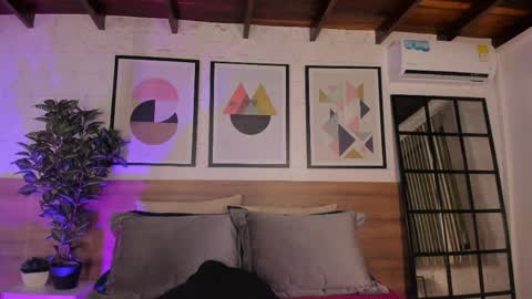 Mia  online show from 11, 4, 2026