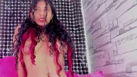 miakirshner_ online show from 25, 2, 2025