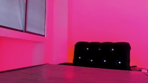 Mia Lenox online show from 10, 2, 2025