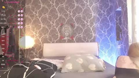Snapshot of miamiameow chatting on 11, 7, 2026 Mia online show from 11, 7, 2026