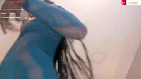 Mia  online show from 5, 3, 2025