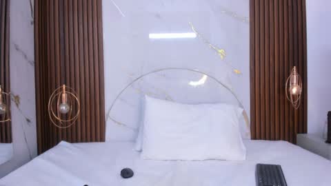 Mia  online show from 13, 1, 2025