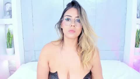 Snapshot of miamistrex chatting on 12, 10, 2025 Mia Mistrex online show from 12, 10, 2025