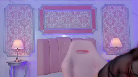 Snapshot of miamontoya chatting on 11, 3, 2025 Mia   -5 7001400 Follow  online show from 11, 3, 2025