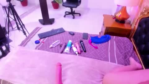 Snapshot of miamoxxy chatting on 17, 10, 2025 Mia online show from 17, 10, 2025