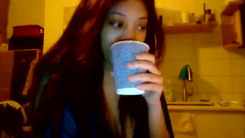 MiaMuffn online show from 8, 4, 2026