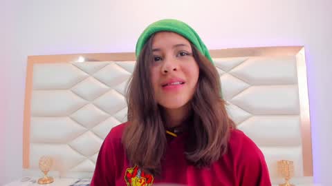 Snapshot of miaqueen021 chatting on 13, 1, 2025 Sweetie Mia online show from 13, 1, 2025