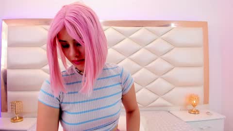 Snapshot of miaqueen021 chatting on 23, 1, 2025 Sweetie Mia online show from 23, 1, 2025