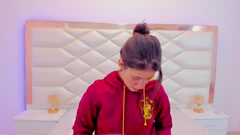 Snapshot of miaqueen021 chatting on 25, 1, 2025 Sweetie Mia online show from 25, 1, 2025