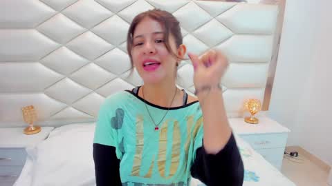 Snapshot of miaqueen021 chatting on 27, 1, 2025 Sweetie Mia online show from 27, 1, 2025