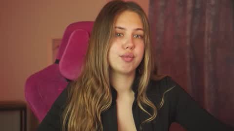 Snapshot of miarid chatting on 27, 10, 2025 u love online show from 27, 10, 2025