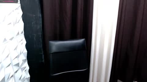 Snapshot of miasexxie chatting on 19, 2, 2025 mia online show from 19, 2, 2025