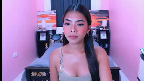 Snapshot of miasmith09 chatting on 26, 4, 2026 Pau and jence online show from 26, 4, 2026