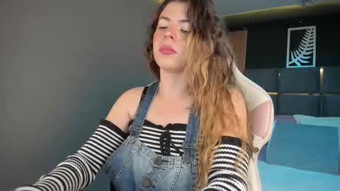 Snapshot of miatorres4 chatting on 25, 10, 2025 miatorres4 online show from 25, 10, 2025