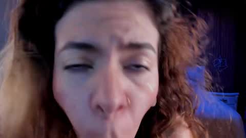 Snapshot of miatorres4 chatting on 5, 11, 2025 miatorres4 online show from 5, 11, 2025