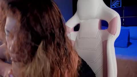 Snapshot of miatorres4 chatting on 6, 11, 2025 miatorres4 online show from 6, 11, 2025