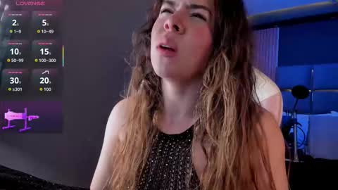 Snapshot of miatorres4 chatting on 14, 11, 2025 miatorres4 online show from 14, 11, 2025