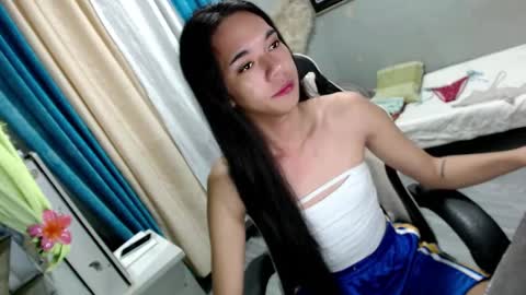 Snapshot of miatrixs chatting on 5, 1, 2025 Mia online show from 5, 1, 2025