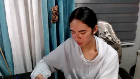 Mia online show from 7, 4, 2026