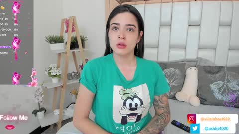 Snapshot of miavillalobos_ chatting on 4, 1, 2025 Mia Villalobos online show from 4, 1, 2025