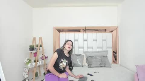 Snapshot of miavillalobos_ chatting on 15, 9, 2025 Mia Villalobos online show from 15, 9, 2025