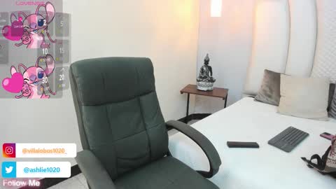 Snapshot of miavillalobos_ chatting on 12, 10, 2025 Mia Villalobos online show from 12, 10, 2025