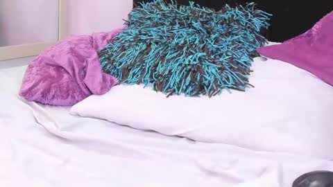 MiaWeiss online show from 21, 1, 2025