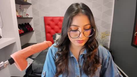 Snapshot of miawils_ chatting on 11, 12, 2024 M I A W I L S online show from 11, 12, 2024