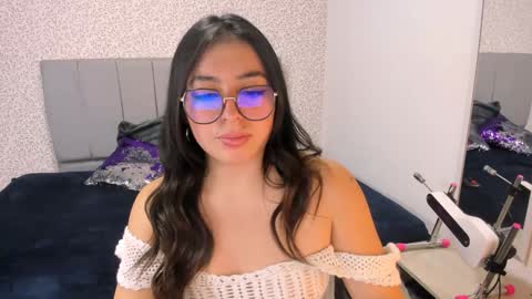 Snapshot of miawils_ chatting on 2, 2, 2025 M I A W I L S online show from 2, 2, 2025