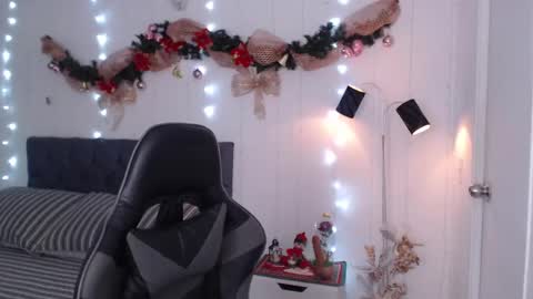 Snapshot of miawilson_1 chatting on 23, 12, 2024 Mia Wilson online show from 23, 12, 2024