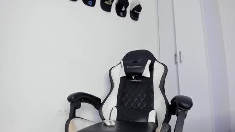 Michael Boy online show from 23, 2, 2025