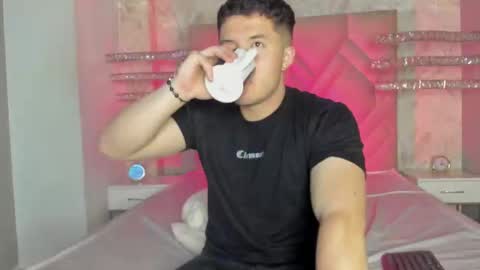 MichaelConnor  online show from 28, 2, 2025