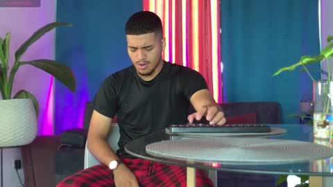 Snapshot of michel_g22 chatting on 19, 9, 2025 michel g22 online show from 19, 9, 2025