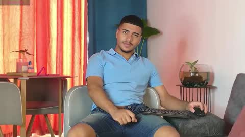 Snapshot of michel_g22 chatting on 28, 9, 2025 michel g22 online show from 28, 9, 2025