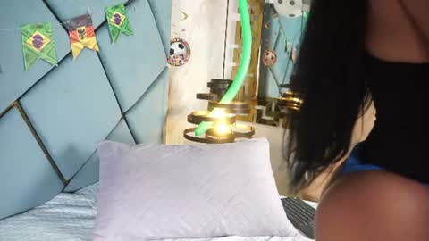 michell_starrr online show from 18, 6, 2026