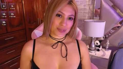 Snapshot of michellefoxx6 chatting on 17, 12, 2025 Michelle Foxx online show from 17, 12, 2025