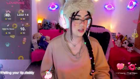 Snapshot of michellevanss22 chatting on 11, 11, 2025 online show from 11, 11, 2025