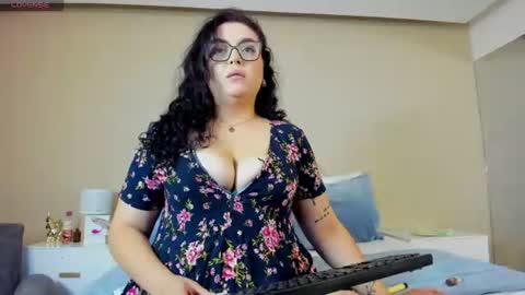 Snapshot of mid_nightpeach chatting on 13, 6, 2026 mid nightpeach online show from 13, 6, 2026
