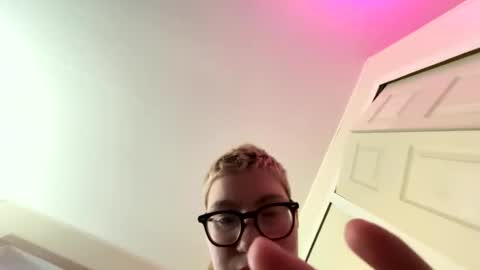 midnightmochi2 online show from 22, 4, 2026