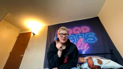 midnightmochi2 online show from 24, 4, 2026