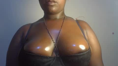 Snapshot of midnightt_curves chatting on 5, 6, 2026 midnightt_curves online show from 5, 6, 2026