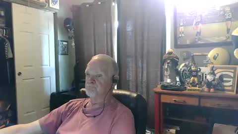 Snapshot of midwestdad09 chatting on 9, 6, 2026 midwestdad09 online show from 9, 6, 2026