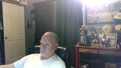 Snapshot of midwestdad09 chatting on 11, 6, 2026 midwestdad09 online show from 11, 6, 2026