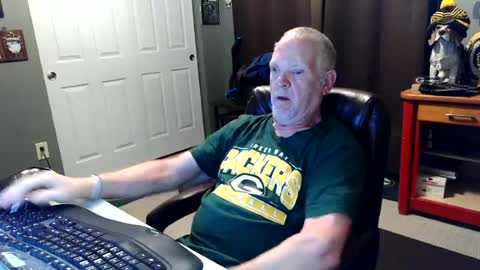 Snapshot of midwestdad09 chatting on 14, 6, 2026 midwestdad09 online show from 14, 6, 2026